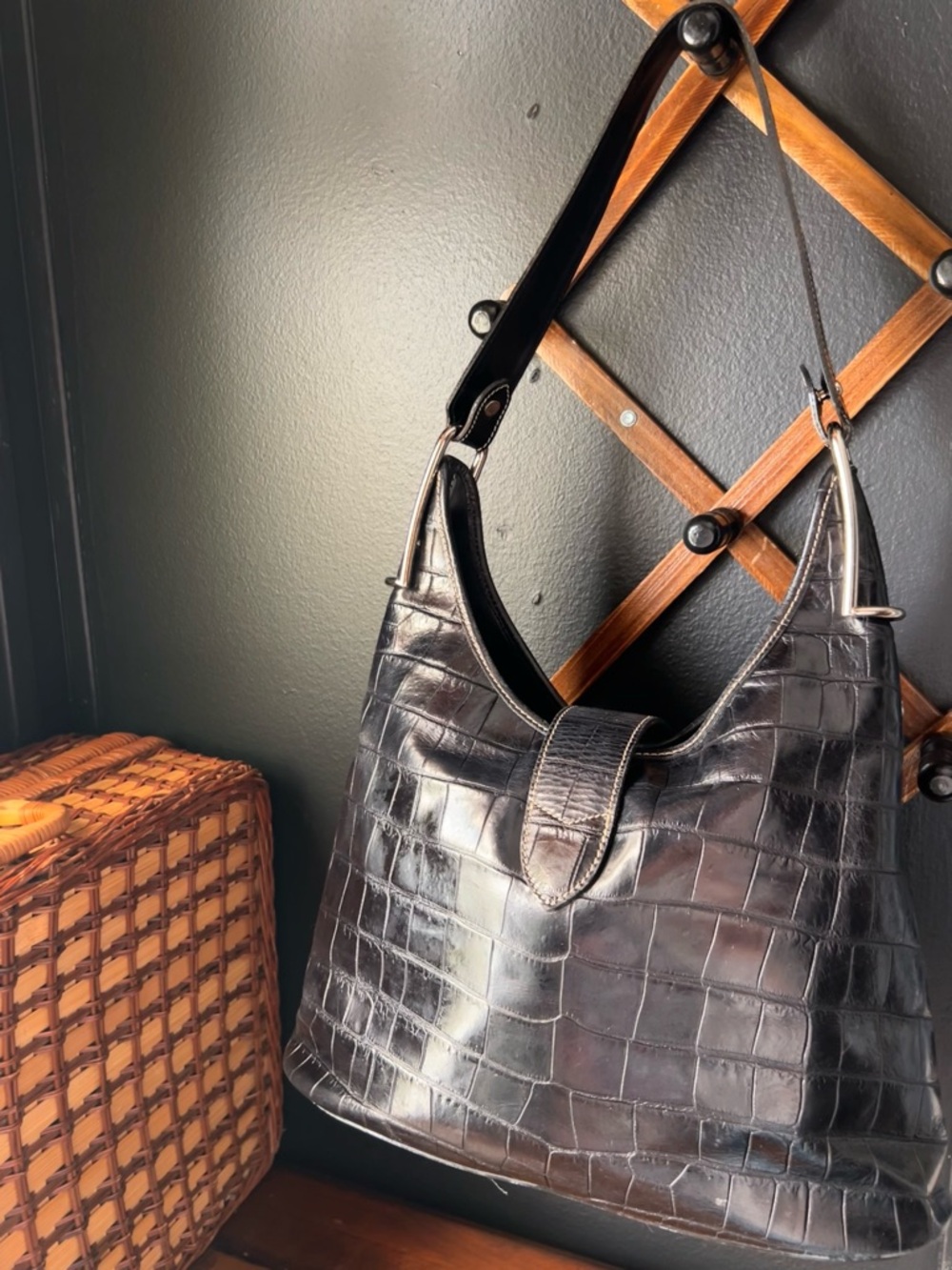 Dooney & Bourke Vintage HoBo
Shoulder Bag Black CrocEmbossed - Silver Turnlock - Picture 16 of 16